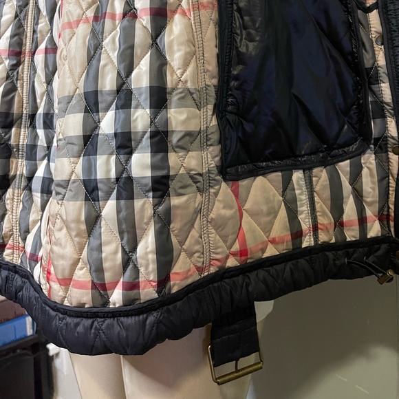 Burberry Jacket ( Pre-loved ) - Picture 4 of 10